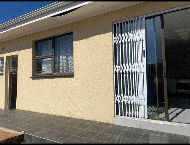 5 BEDROOM HOUSE FOR SALE IN ROBERTSHAM